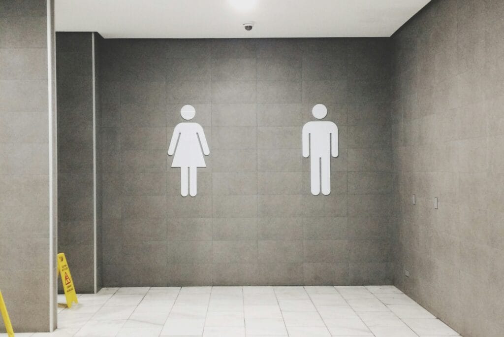 mall toilet cleaning